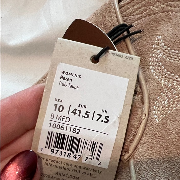 Ariat Tan Western Boots with Embroidery - Picture 9 of 10